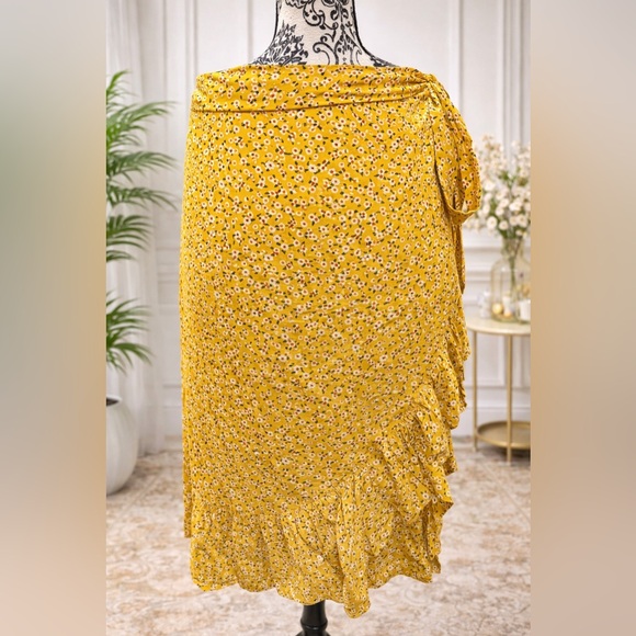 Allegra K Dresses & Skirts - NWOT Allegra K Yellow Floral Asymmetrical Wrap
Skirt.